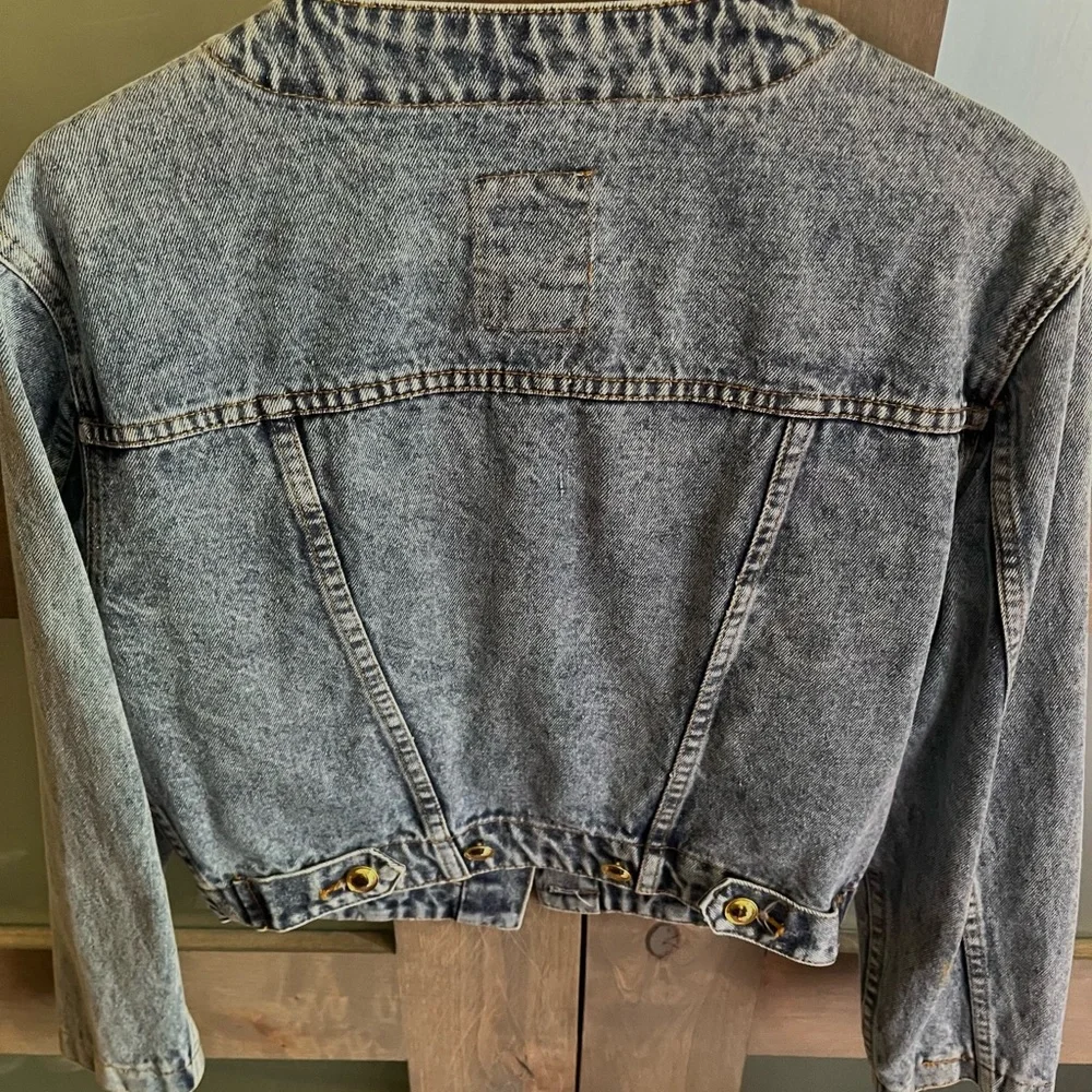 JORDACHE Jean Jacket Size M, with gold accents acid wash - Picture 2 of 6